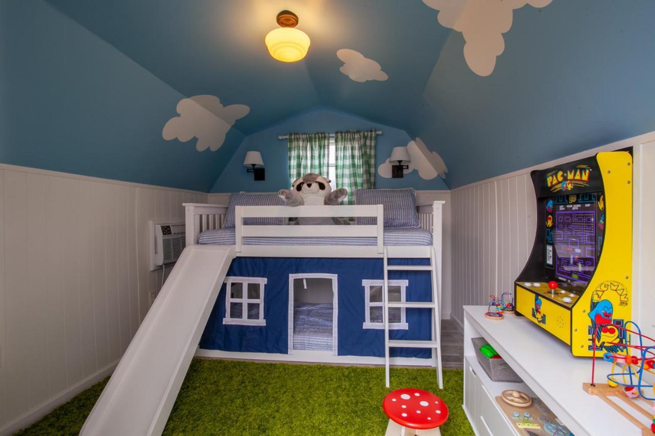 Blue Valley Inn - Hot Tub & Spacious Play Area! 諾克斯維爾 外观 照片