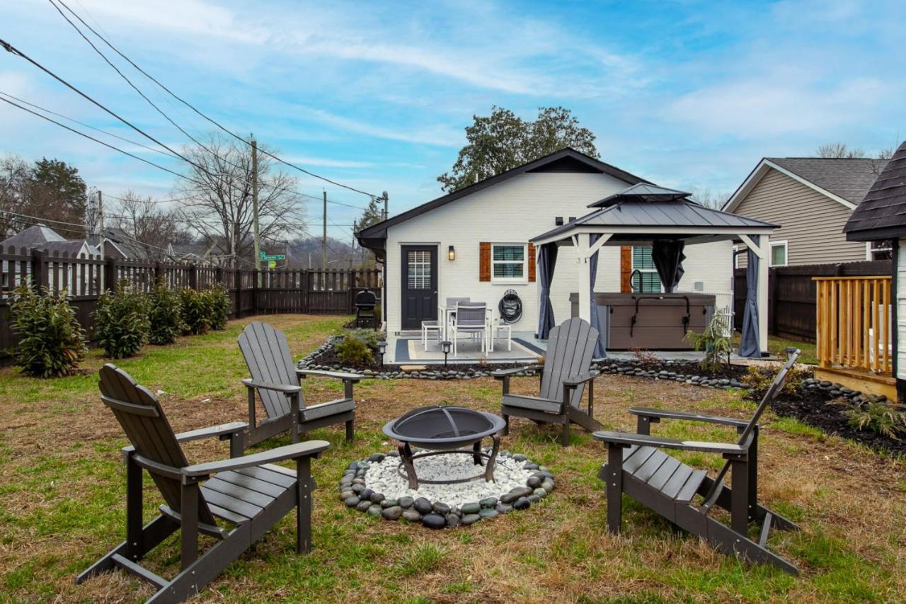 Blue Valley Inn - Hot Tub & Spacious Play Area! 諾克斯維爾 外观 照片